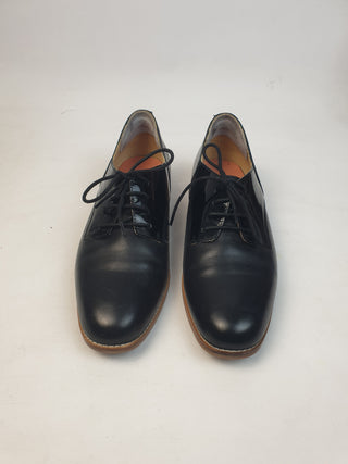 Melbourne designed black leather lace up shoes with black patent detail size 40