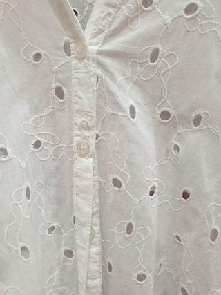 Morrison breezy white shirt size 4, best fits size 14