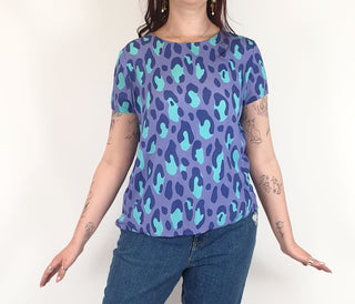 Harvest Lane blue print top size 14, best fits 12 - 14 Harvest Lane preloved second hand clothes 3