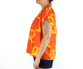 Kablooie orange pretzel top size 16