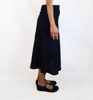 Kuwaii black ribbed skirt size 8 (large fit, best suits 10)