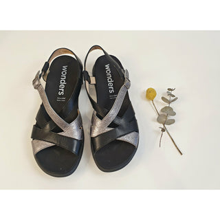 Wonders black and pewter strappy sandals size 41 Dear Littlle Panko preloved second hand clothes 1