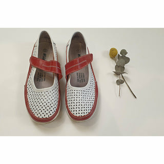 Wild Sole white perforated leather with contrasting red strap size UK 6/AU 7.5-8 Unknown preloved second hand clothes 2