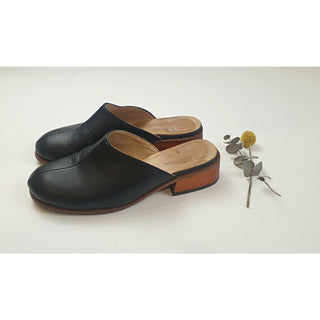 Black pre-owned leather slide on shoes with wooden heel size 40 Unknown preloved second hand clothes 1