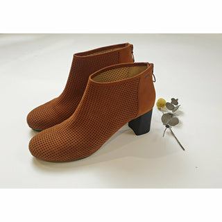 Camper second hand brown nubuck leather heels with perforated squares size 40 Camper preloved second hand clothes 1