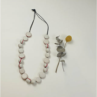 Elk white round and spherical beaded necklace with red stripes Elk preloved second hand clothes 3