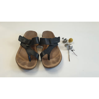 Clarks black leather sandals / thongs with adjustable velcro strap size 40 Clarks preloved second hand clothes 3