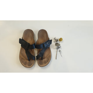 Clarks black leather sandals / thongs with adjustable velcro strap size 40 clarks-black-leather-sandals-thongs-with-adjustable-velcro-strap-size-40