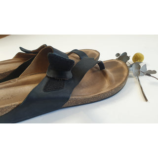 Clarks black leather sandals / thongs with adjustable velcro strap size 40 clarks-black-leather-sandals-thongs-with-adjustable-velcro-strap-size-40