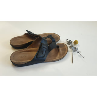 Clarks black leather sandals / thongs with adjustable velcro strap size 40 clarks-black-leather-sandals-thongs-with-adjustable-velcro-strap-size-40