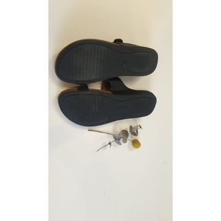 Clarks black leather sandals / thongs with adjustable velcro strap size 40 clarks-black-leather-sandals-thongs-with-adjustable-velcro-strap-size-40