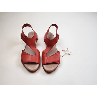 Gamins red leather sandals with adjustable velcro straps size 39 Gamins preloved second hand clothes 1