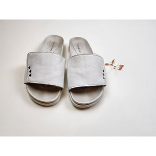 Django and Juliette white slip on shoes with adjustable velcro strap size 37 Django & Juliette preloved second hand clothes 4