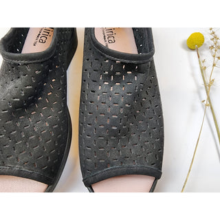 Hirica black neubuck leather shoes with lovely perforated pattern size 36.5 Dear Little Panko preloved second hand clothes 6