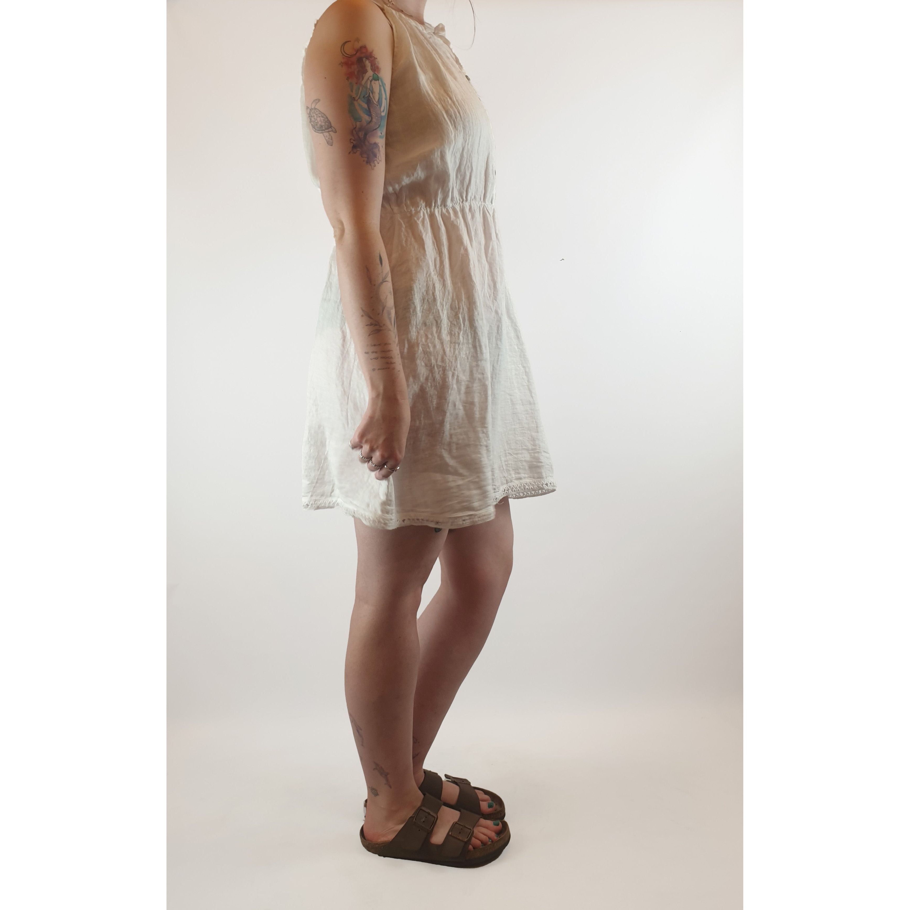 Valentina Naldi white 100% linen spagetti strap dress size L (best fit Dear Little Panko Valentina Naldi white 100% linen spagetti strap dress size L (best fit Dear Little Panko
