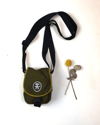 Crumpler cute "baby scarer" crossbody bag Unknown preloved second hand clothes 8
