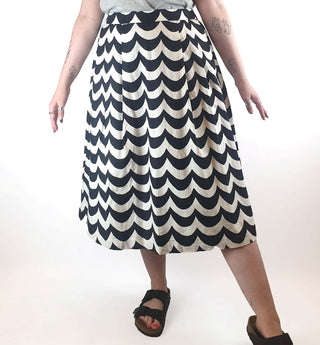 Marimekko x Uniqlo black and white print skirt size M/AU12 Uniqlo + Marimekko preloved second hand clothes 1