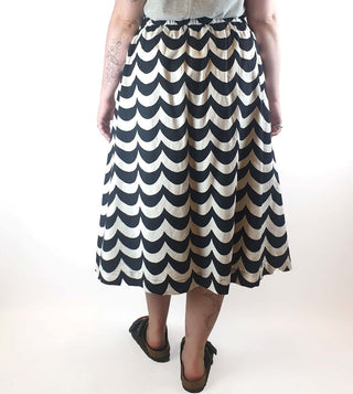 Marimekko x Uniqlo black and white print skirt size M/AU12 Uniqlo + Marimekko preloved second hand clothes 6