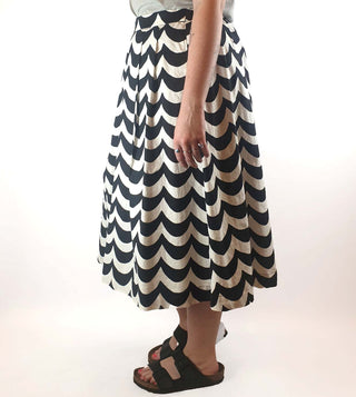 Marimekko x Uniqlo black and white print skirt size M/AU12 Uniqlo + Marimekko preloved second hand clothes 5