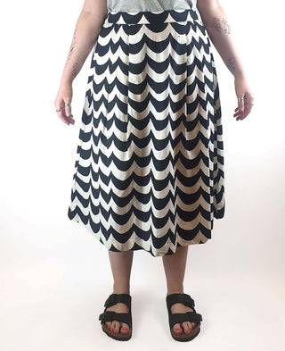 Marimekko x Uniqlo black and white print skirt size M/AU12 Uniqlo + Marimekko preloved second hand clothes 3