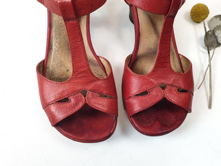 Miz Mooz "Carter" red leather low heeled sandals size 37 Miz Mooz preloved second hand clothes 6