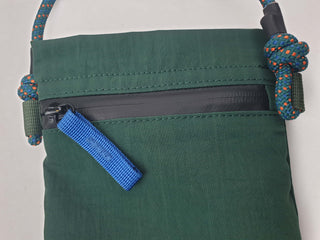 Crumpler green "the complete flop" mini cross body bag Crumpler preloved second hand clothes 7