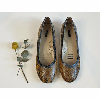 Andre Valentino snake skin leather flats size 7 Unknown preloved second hand clothes 2