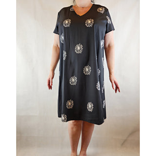 Black pre-loved short sleeve dress with daffodill flower print size XXXL (best fits size 16) Unknown preloved second hand clothes 1